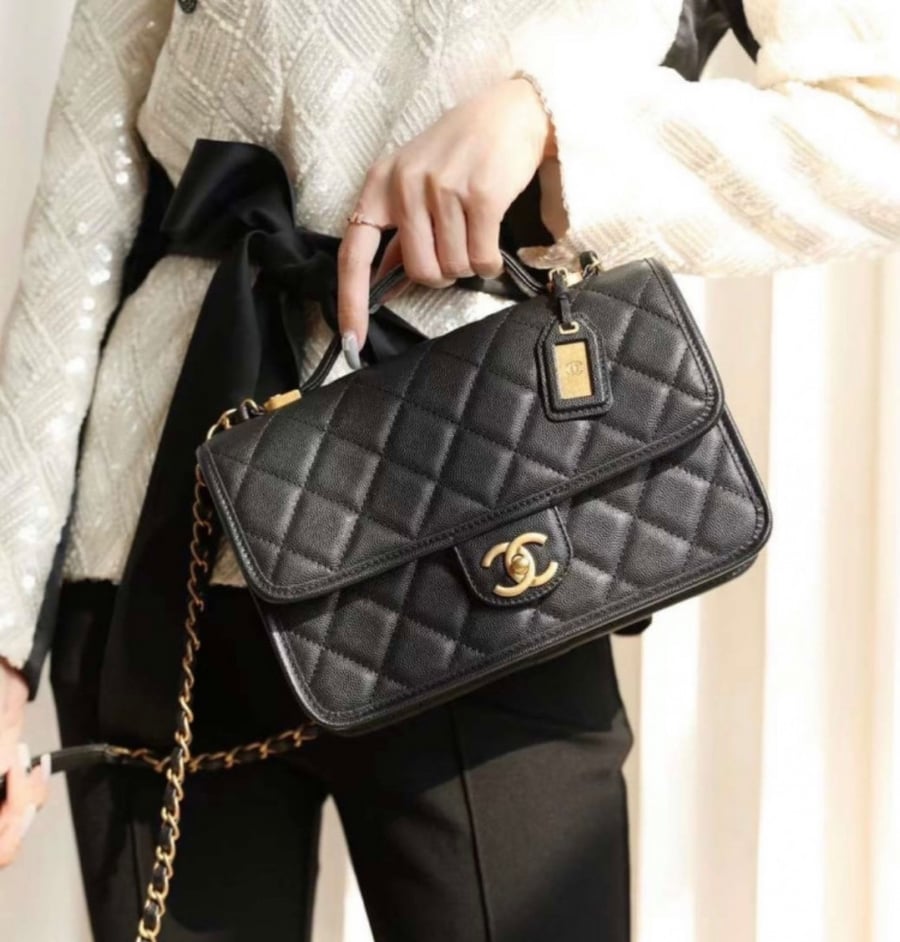 Chanel size 25 cm
