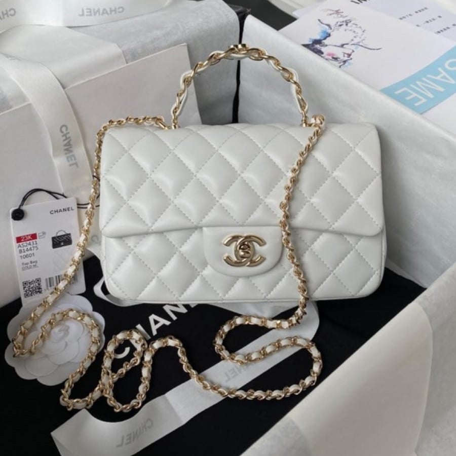 Chanel size 20 cm