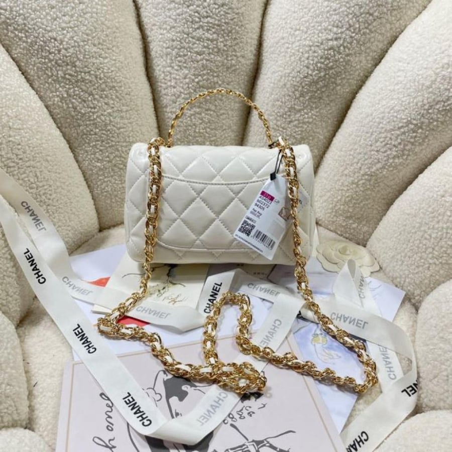 Chanel size 20 cm