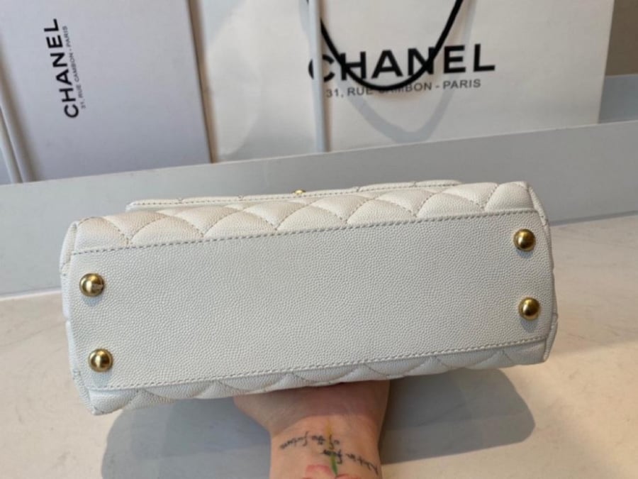 Chanel size 23 cm