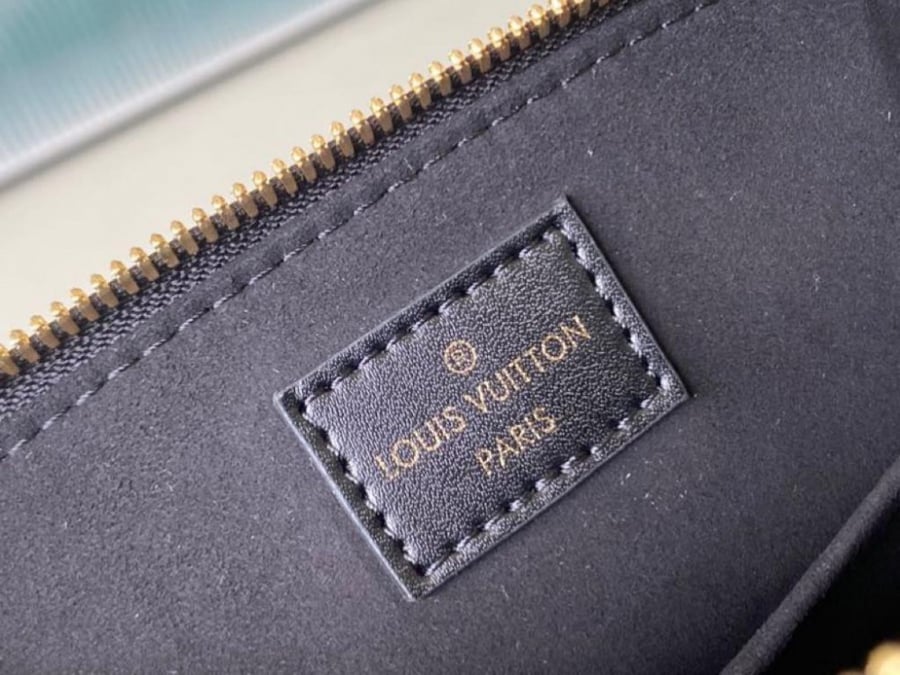 Louis Vuitton size 23.5 cm