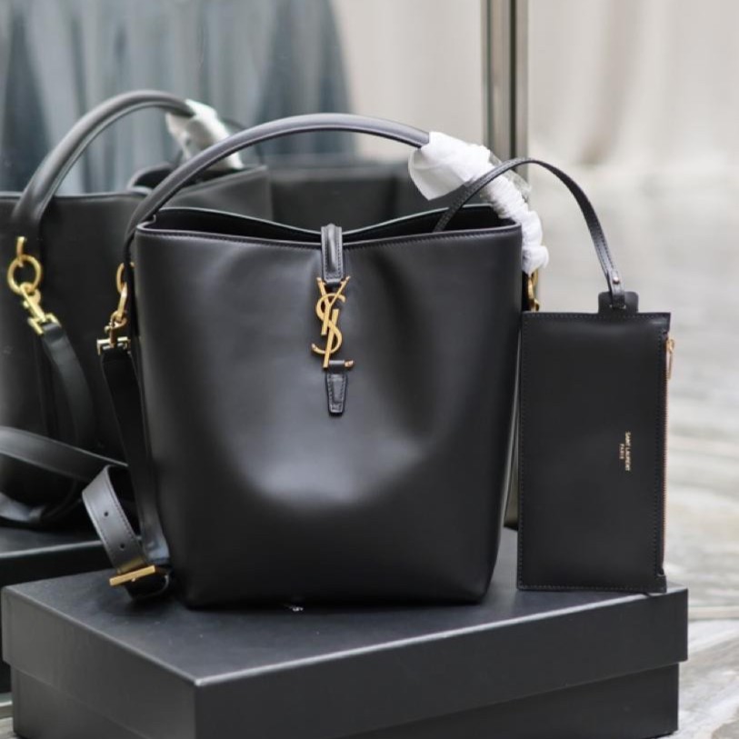 Saint Laurent size 26 cm
