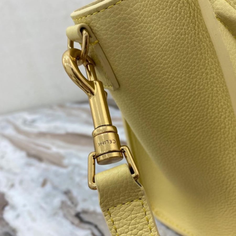 Celine size 20 cm