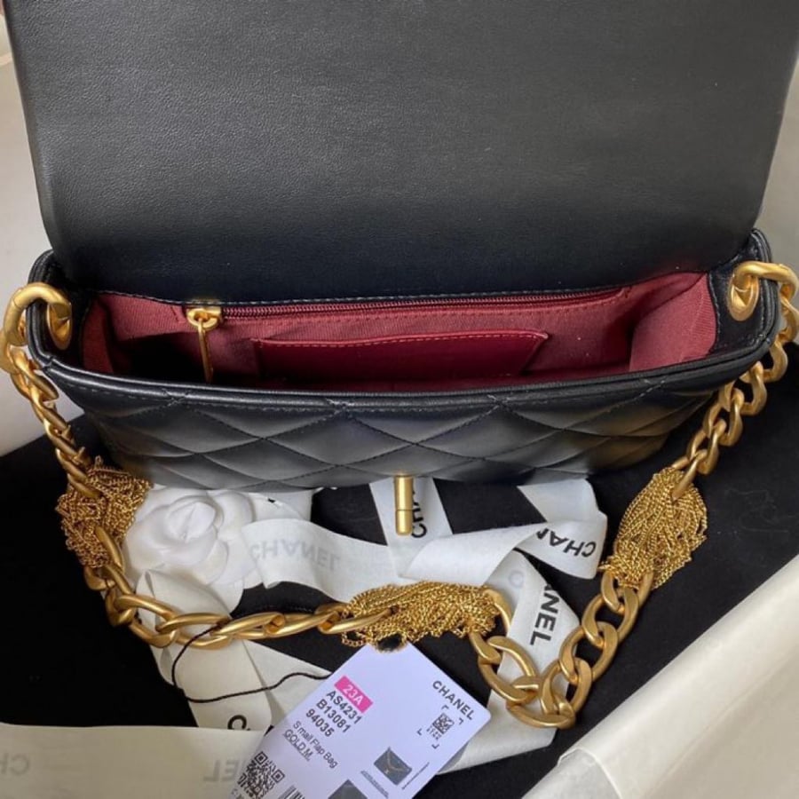 Chanel size 20 cm