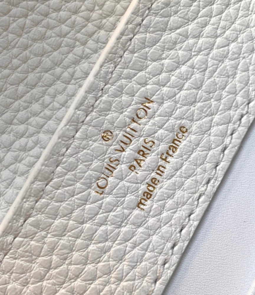Louis Vuitton size 21 cm