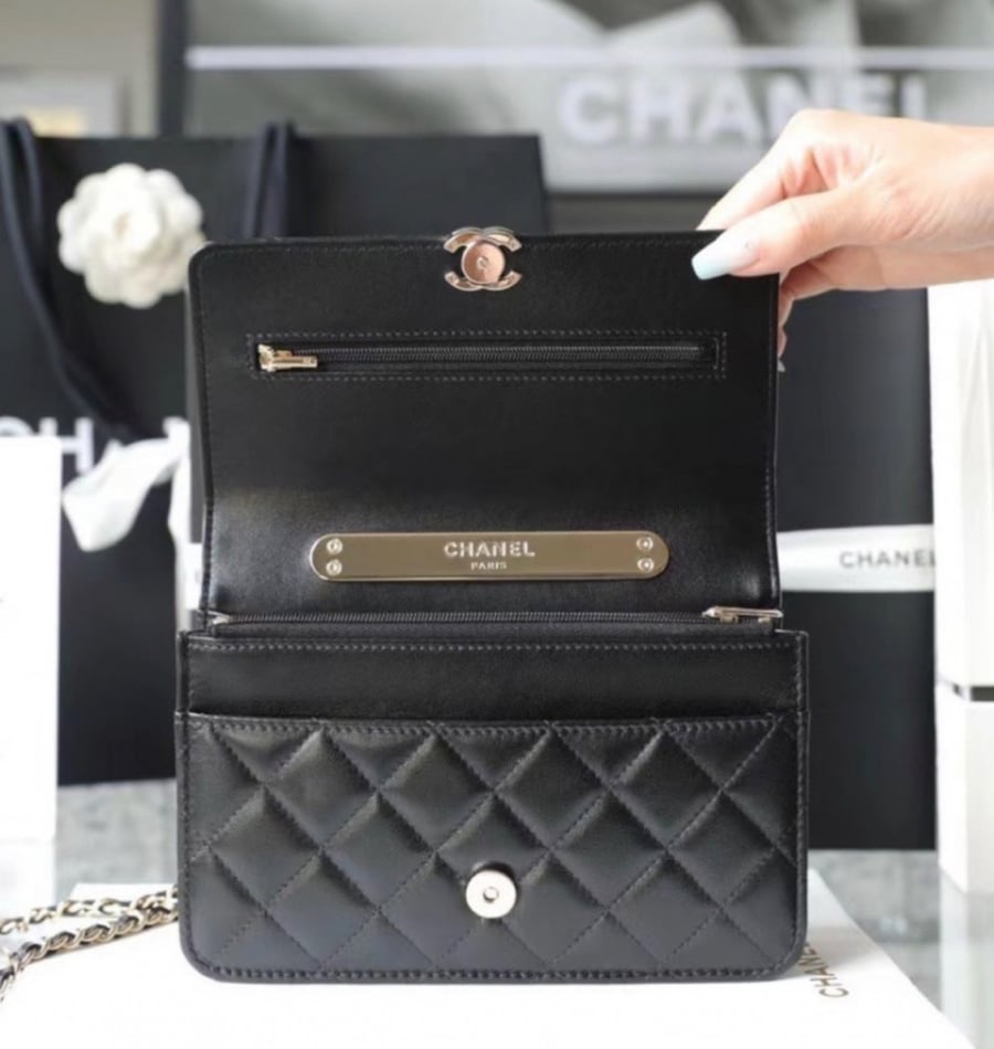 Chanel size 19 cm