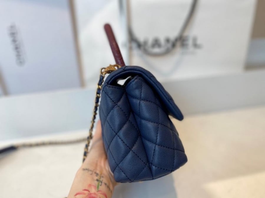 Chanel size 23 cm