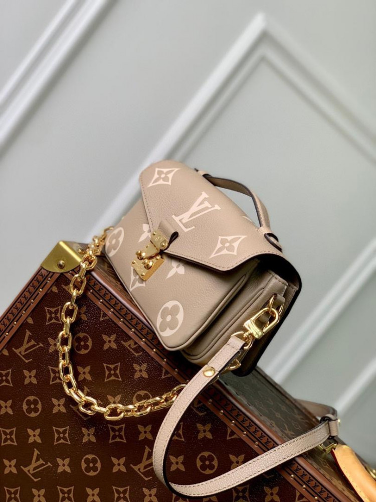 Louis Vuitton size 22 cm