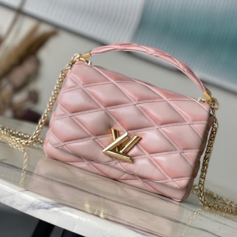 Louis Vuitton size 23 cm
