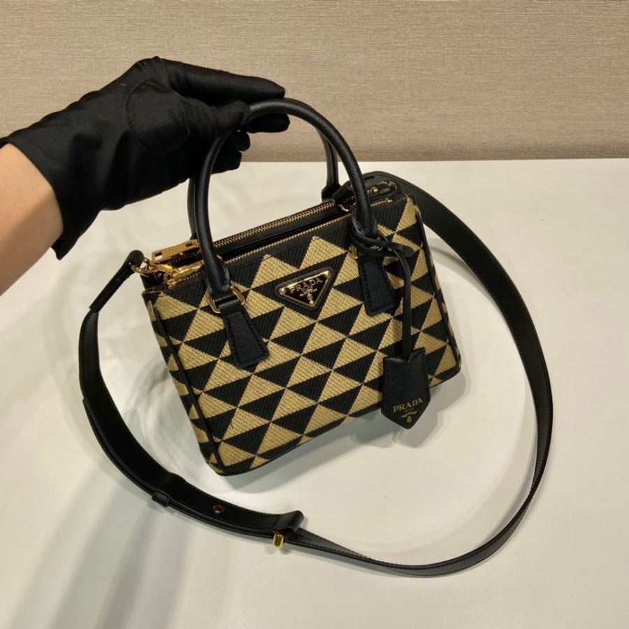 Prada 20 cm size