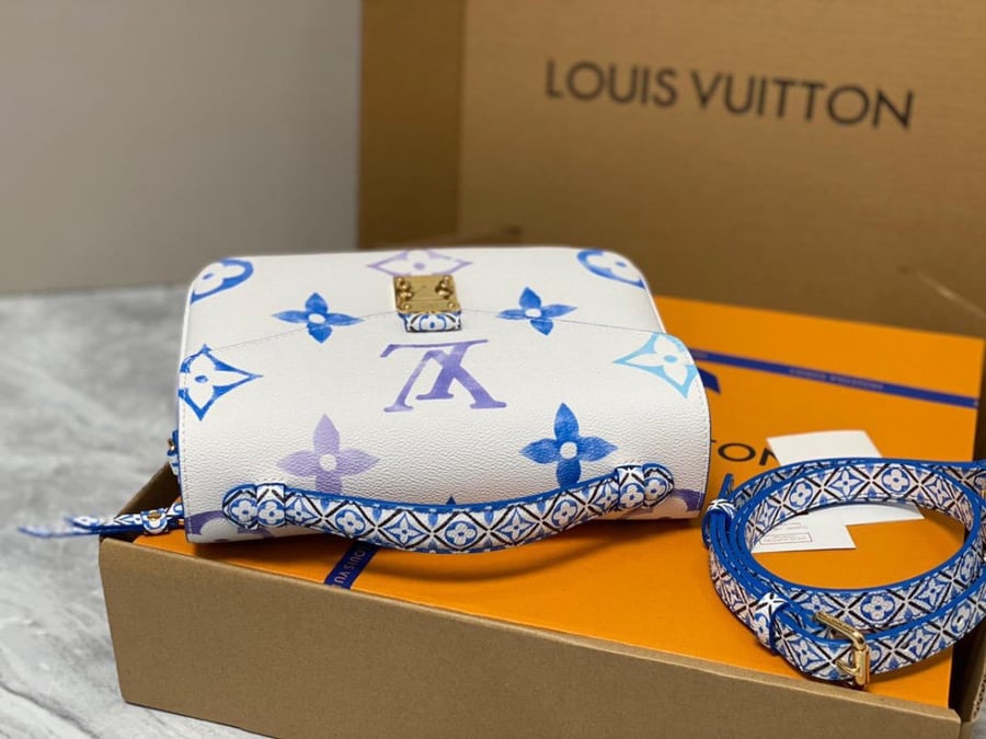 Louis Vuitton size 25 cm