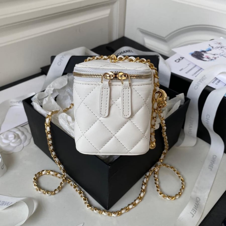 Chanel size 17 cm