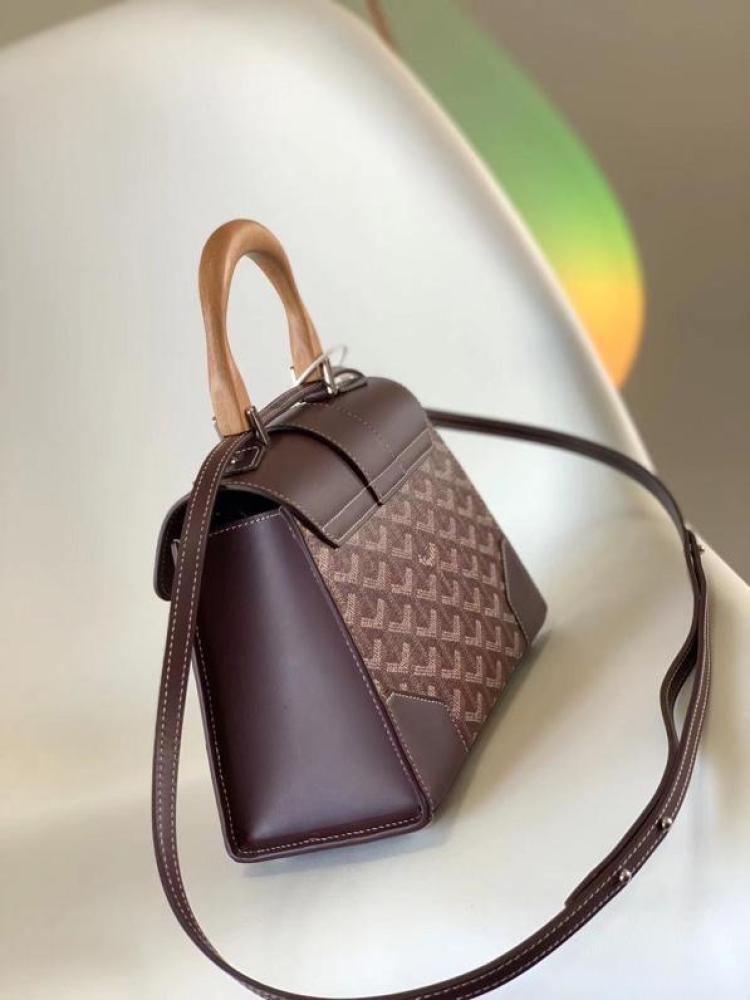 Goyard size 20 cm