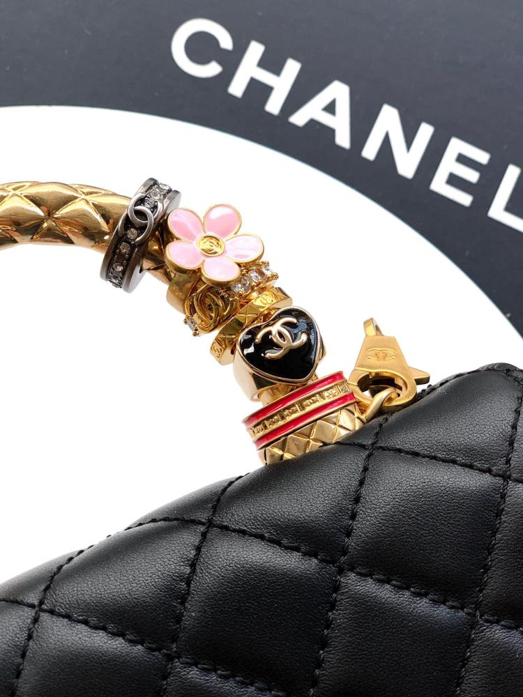Chanel size 19 cm