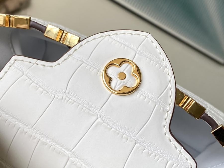 Louis Vuitton size 21 cm