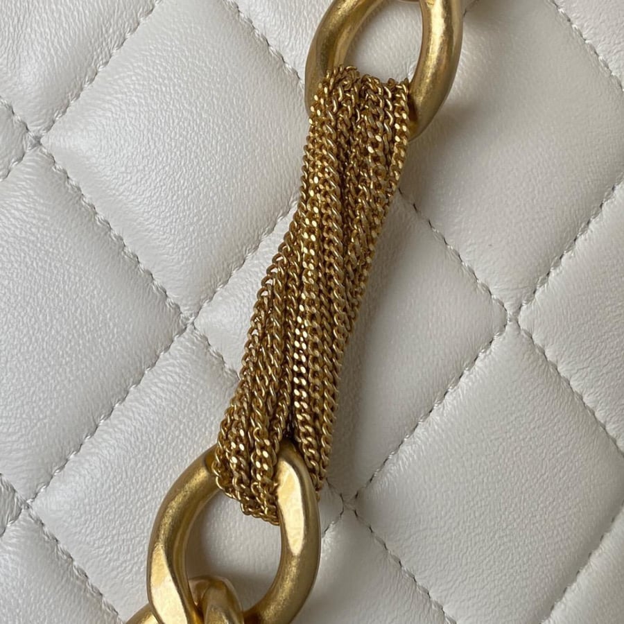 Chanel size 18 cm