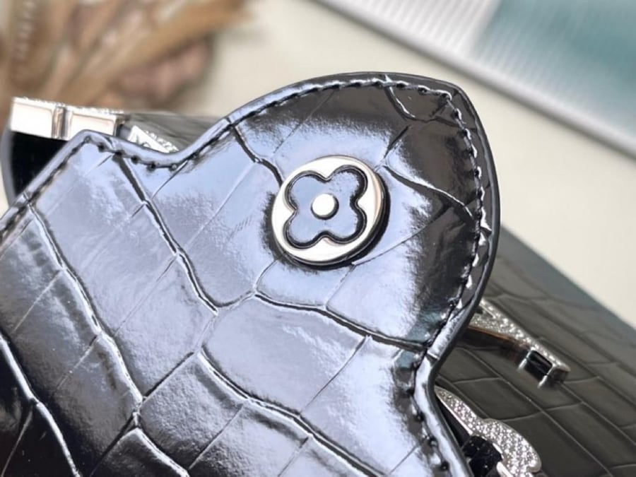 Louis Vuitton size 21 cm