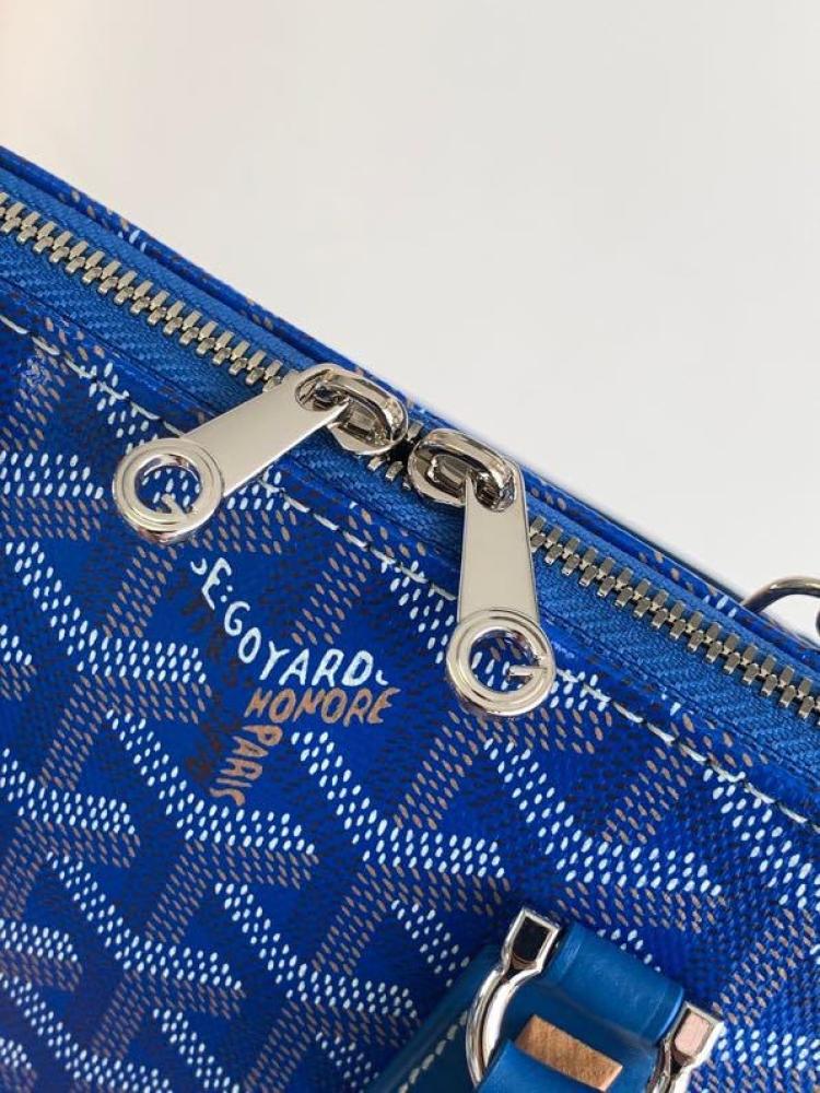 Goyard size 23 cm