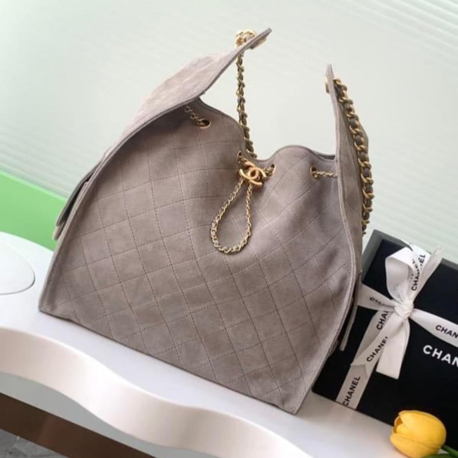 Chanel size 40 cm