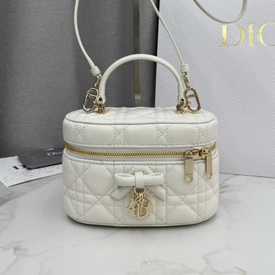 Diors size 17/10.5 cm