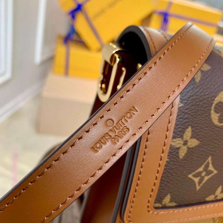 Louis Vuitton size 20 cm