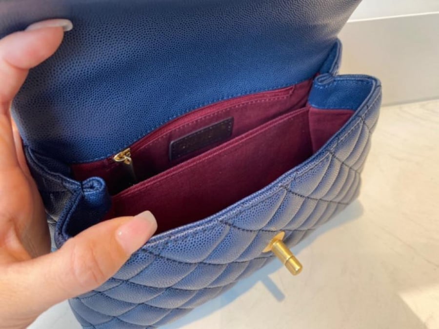 Chanel size 23 cm