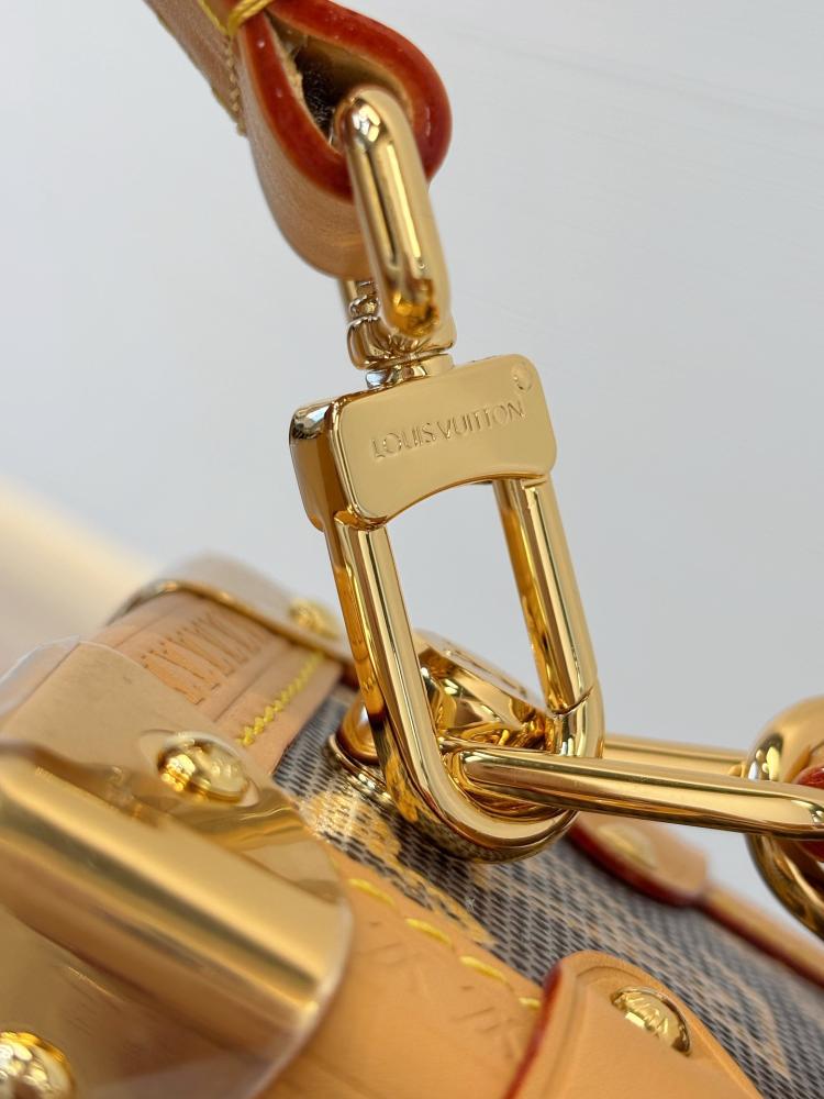 لوي فيتون مقاس 23.5 cm