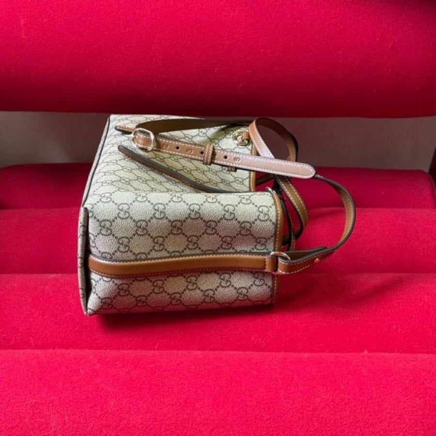 Gucci 30 cm size