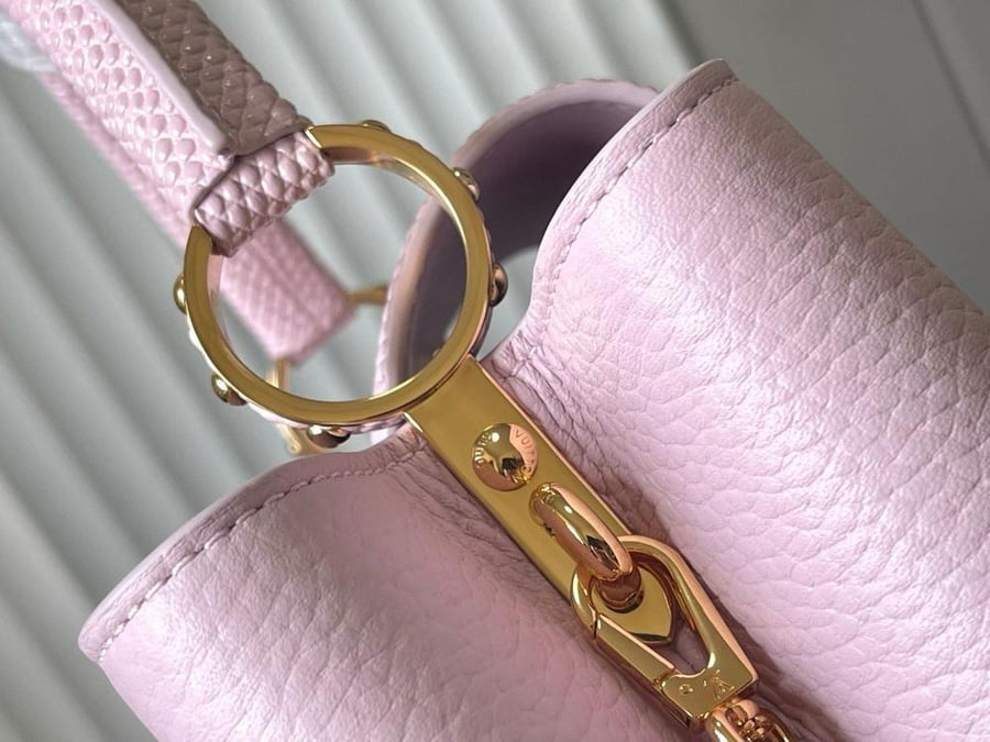 Louis Vuitton size 27 cm