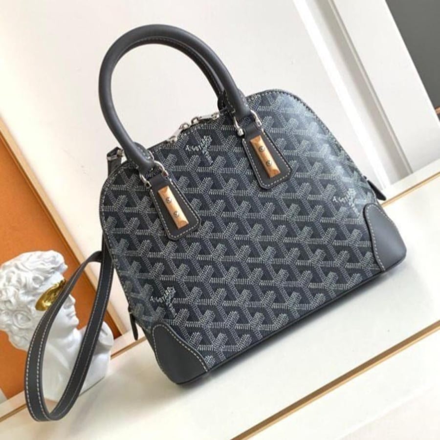 Goyard size 23 cm