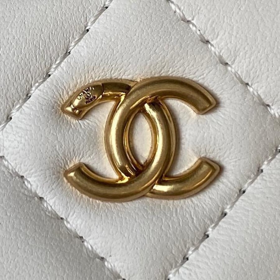 Chanel size 17 cm