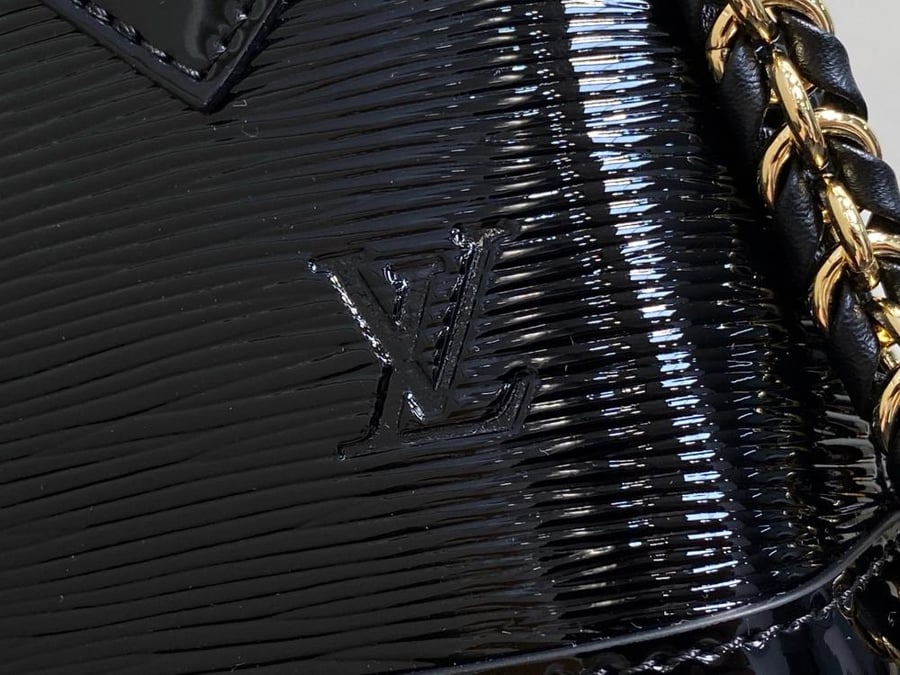 Louis Vuitton size 18 cm
