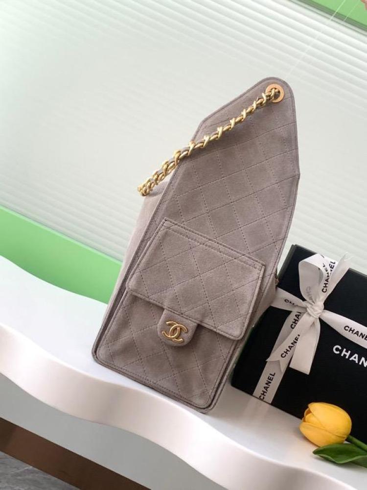 Chanel size 40 cm