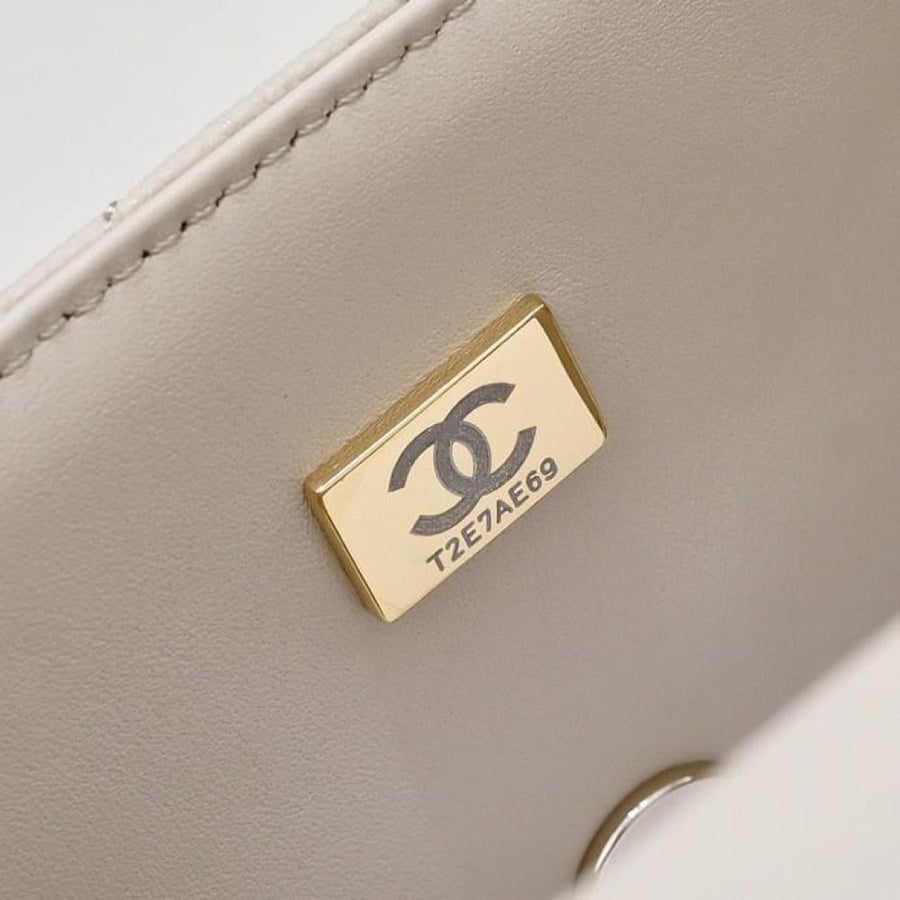 Chanel size 23 cm