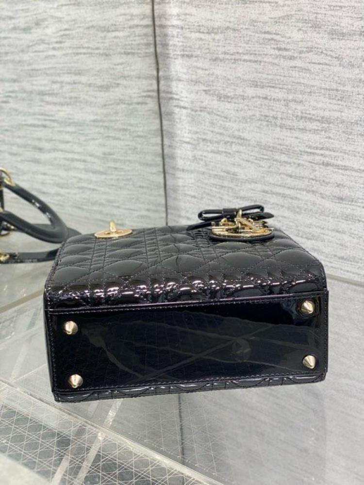 Lady Dior size 20 cm