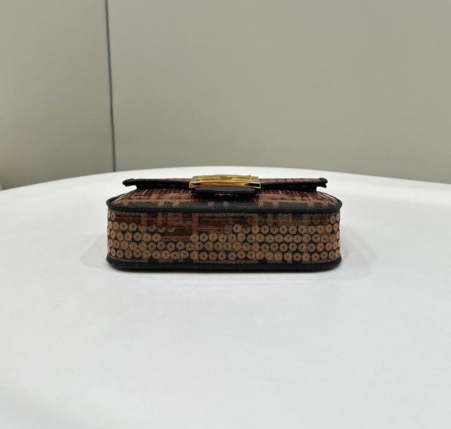 فندي مقاس 19.5 cm