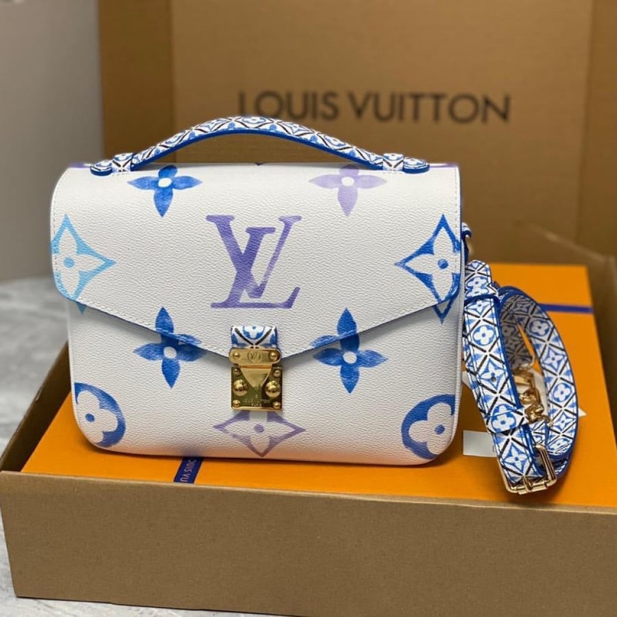 Louis Vuitton size 25 cm
