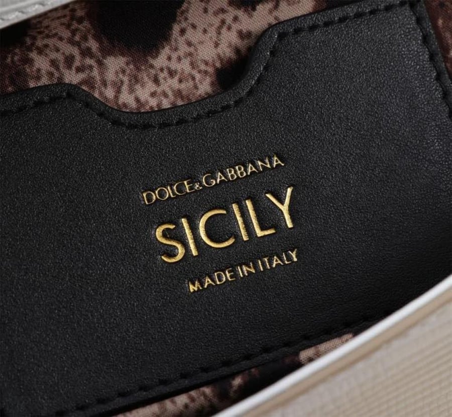 Dolce & Gabbana 20 cm size