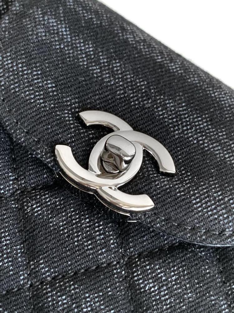 Chanel size 19 cm