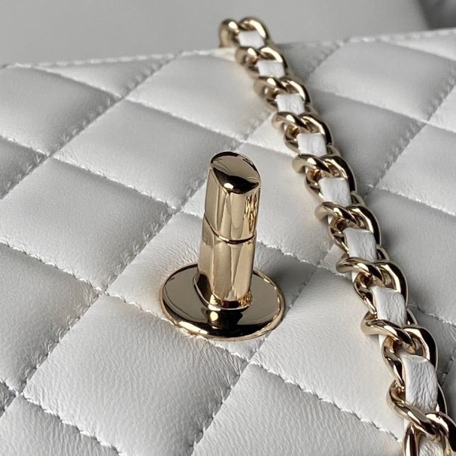 Chanel size 20/13 cm