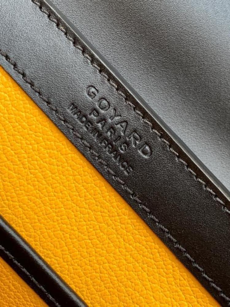 Goyard size 28 cm