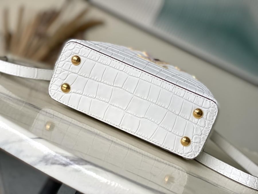 Louis Vuitton size 21 cm
