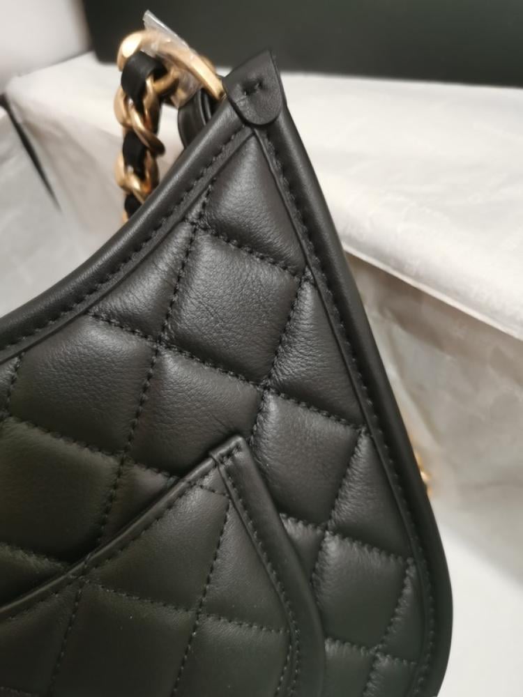Chanel size 20 cm