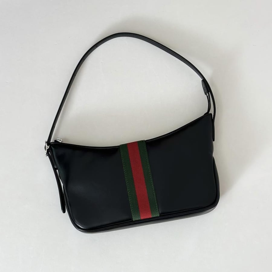 قوتشي مقاس 22.5 cm