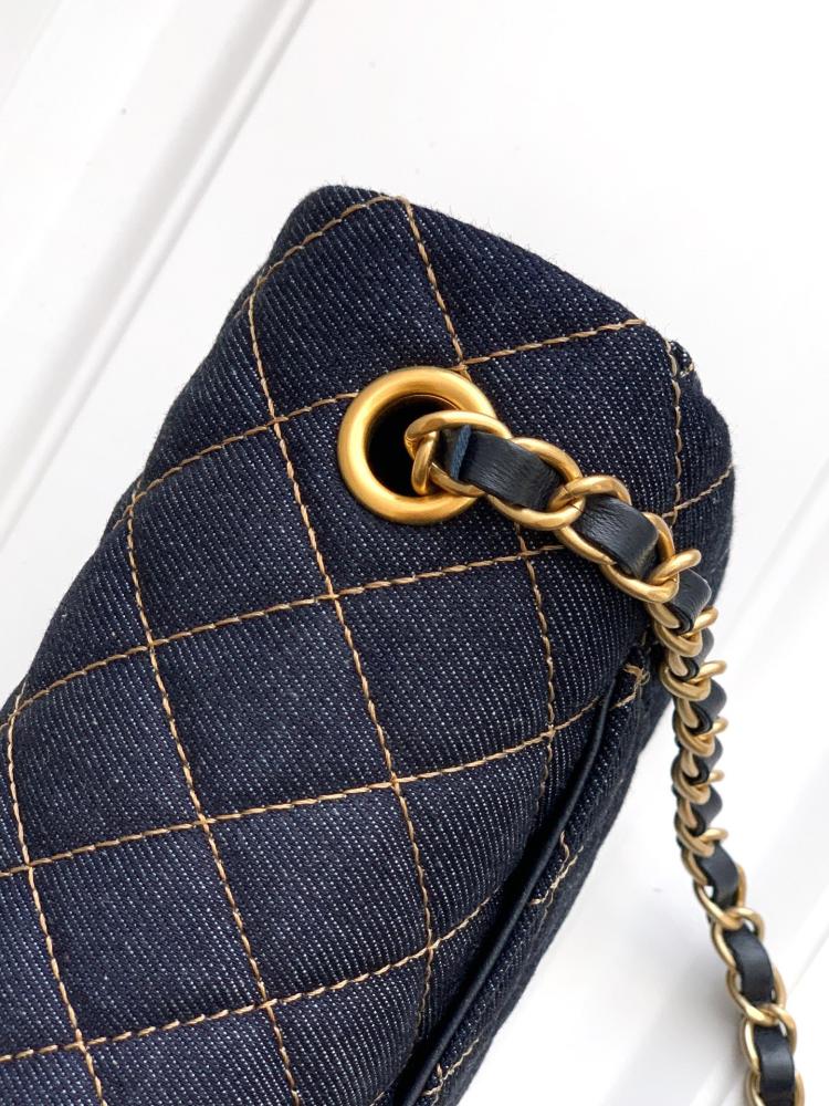 Chanel size 20 cm