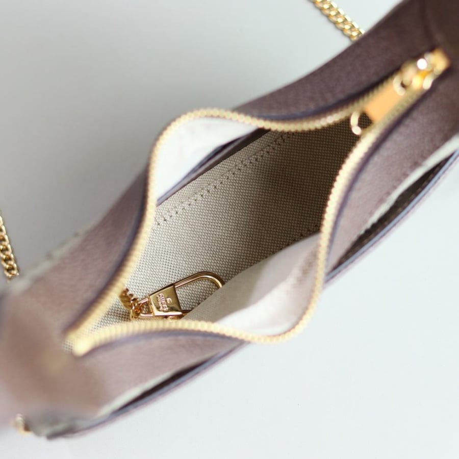 Gucci 20 cm size