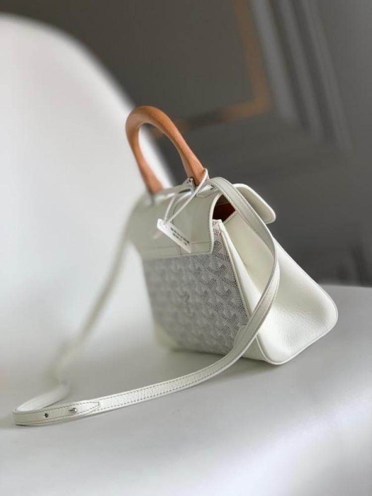 Goyard size 20 cm