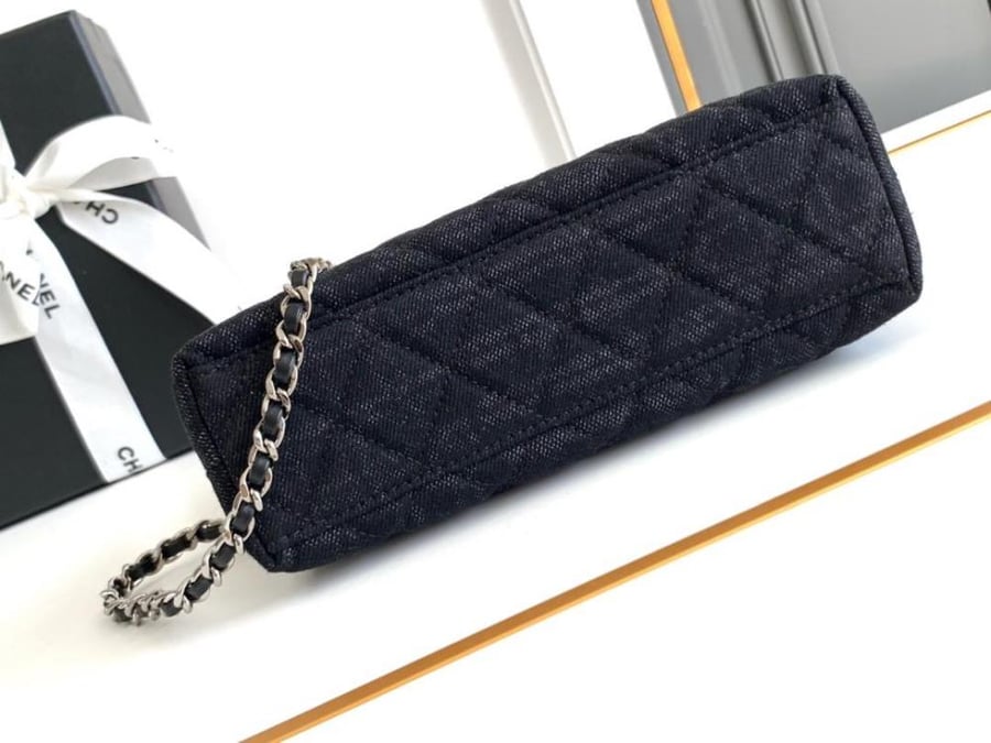 Chanel size 19 cm