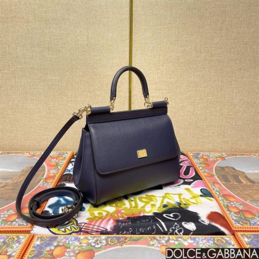 Dolce & Gabbana 20 cm size