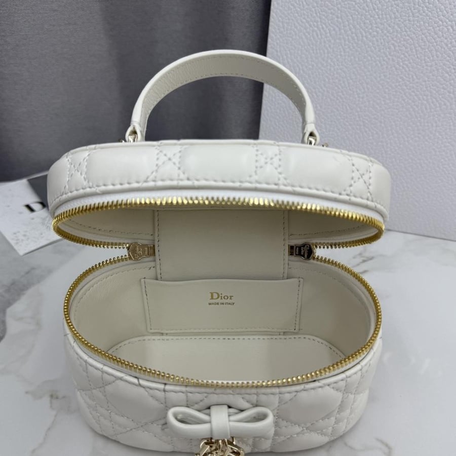 Diors size 17/10.5 cm
